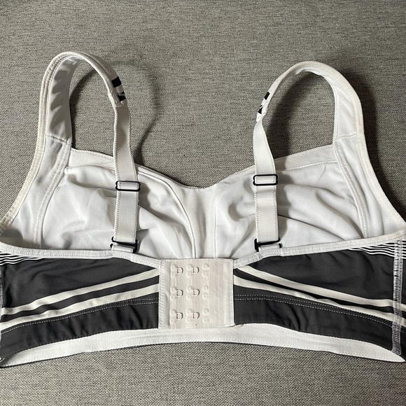 2/$30❤️‍🔥 LULULEMON SPORTS BRA - Picture 3 of 6